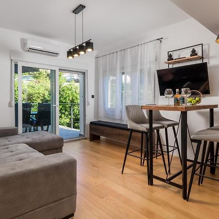 Zid Apartman Opatija Bagian luar foto