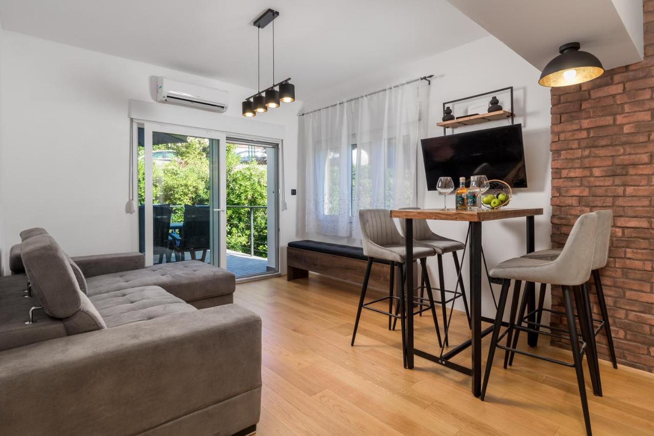 Zid Apartman Opatija Bagian luar foto