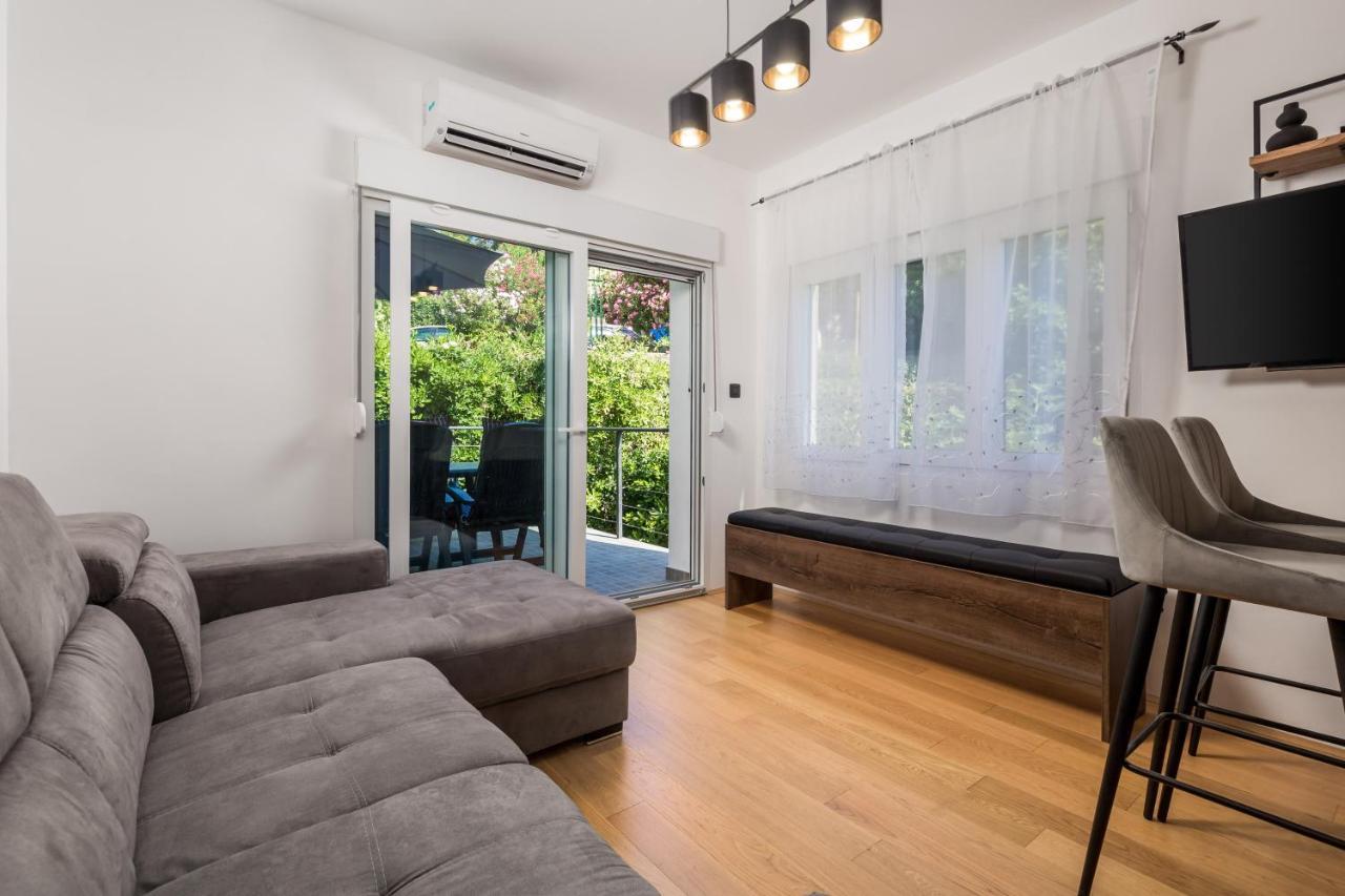 Zid Apartman Opatija Bagian luar foto
