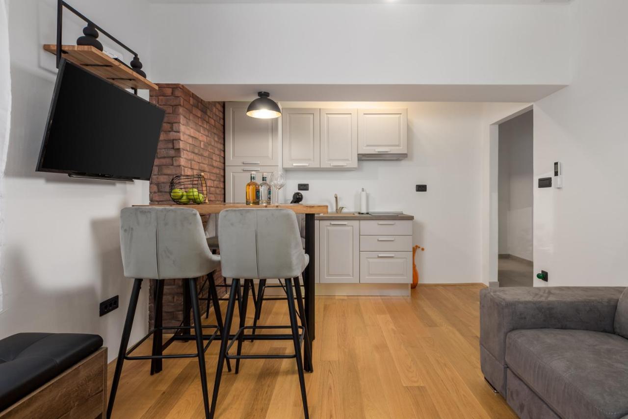Zid Apartman Opatija Bagian luar foto